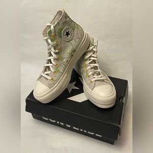 NWT Converse Chuck Taylor All Stars Lift Hi Top A00652C Size Women’s 6